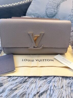 Louis Vuitton Capucines Wallet – Taurillon Leather Beige-complete inclusion